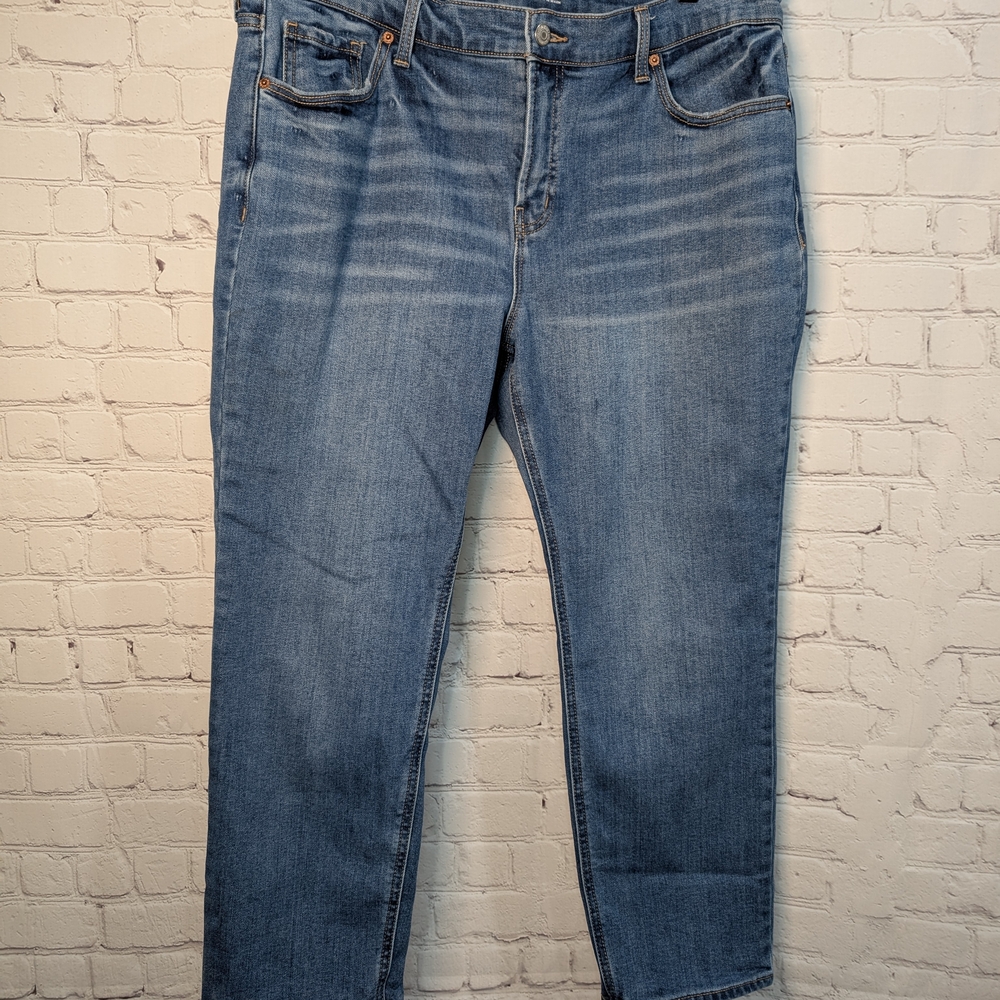 Old Navy Women's Relaxed Jeans in Light Blue